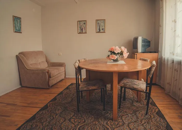 מלון Paeaesuke Jõhvi